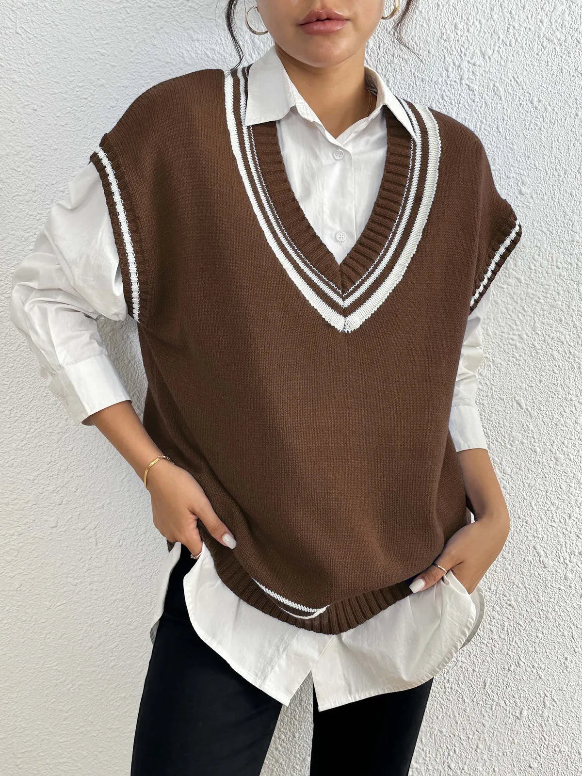 Women's casual vest sweater in wool blend fabric with loose fit and college style design