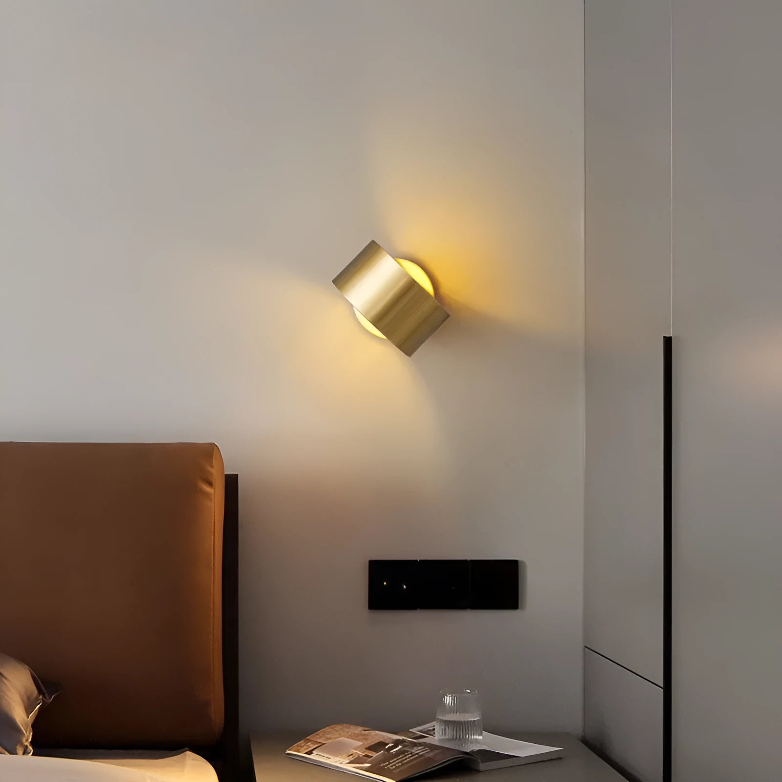 Copper wall lamp in modern style with gold or black finish options
