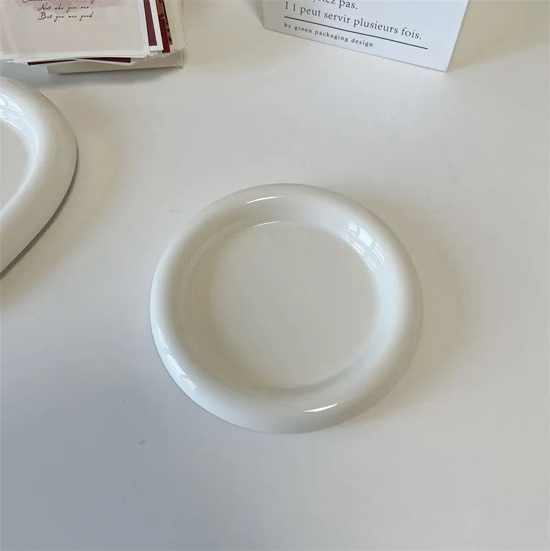 White ceramic plate with chubby bear or round toot design, shown in 15cm and 20cm sizes as a plant tray.