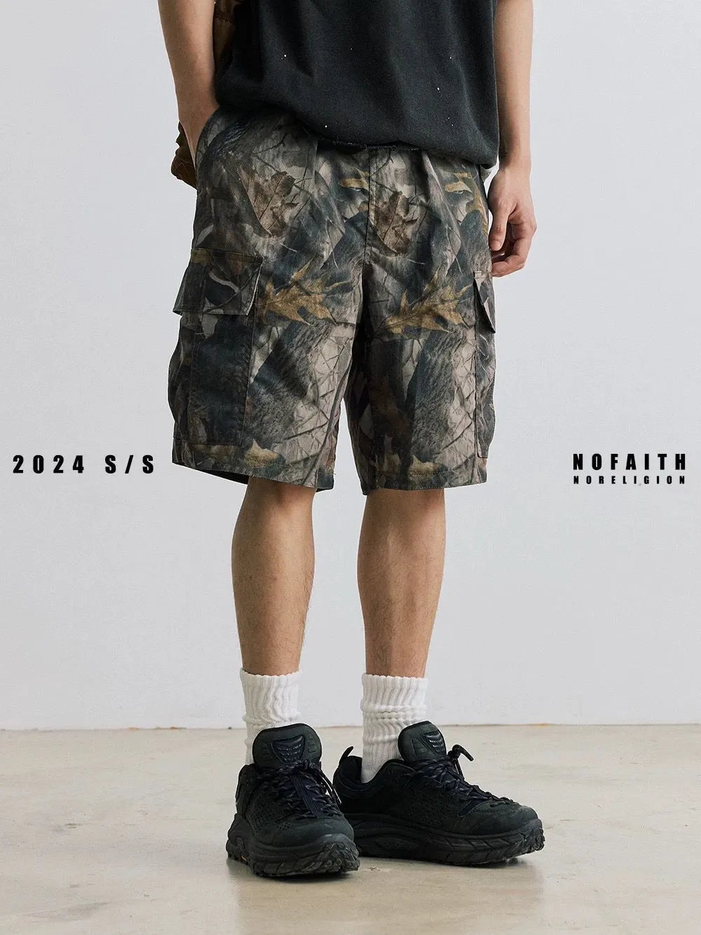 Loose straight-leg casual denim shorts in black or army green with a mid waist and zip fly.