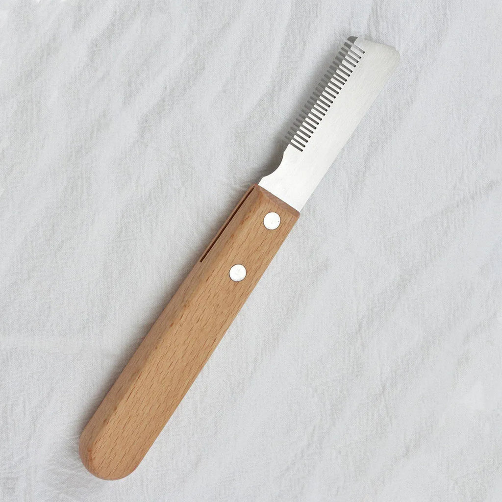 Pet stripping comb with wood handle in two sizes for dog and cat grooming
