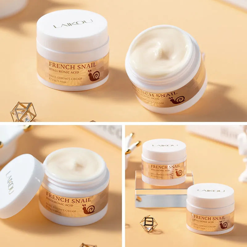 Sakura Cream Moisturizing Lotion 25g VC Essence Cream in white jar packaging