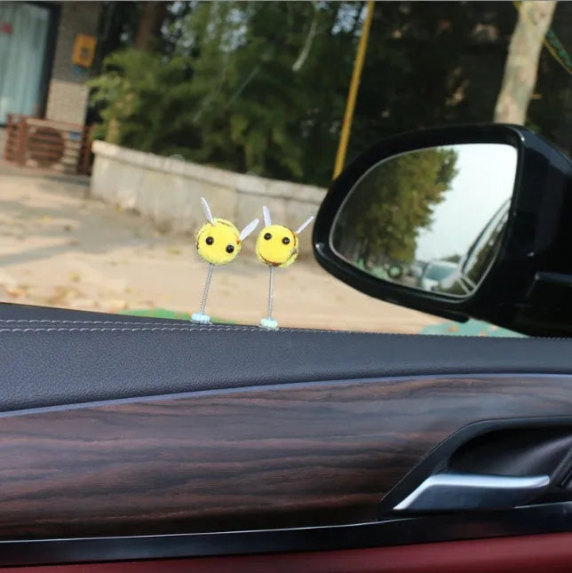 Cartoon-style little bee car decoration made from a soft fur ball, shown next to a ruler showing its 3cm size.