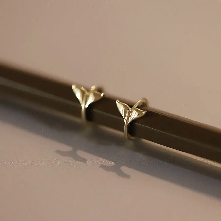 S925 silver fishtail earrings with 14k golden plating in gold and white gold colours