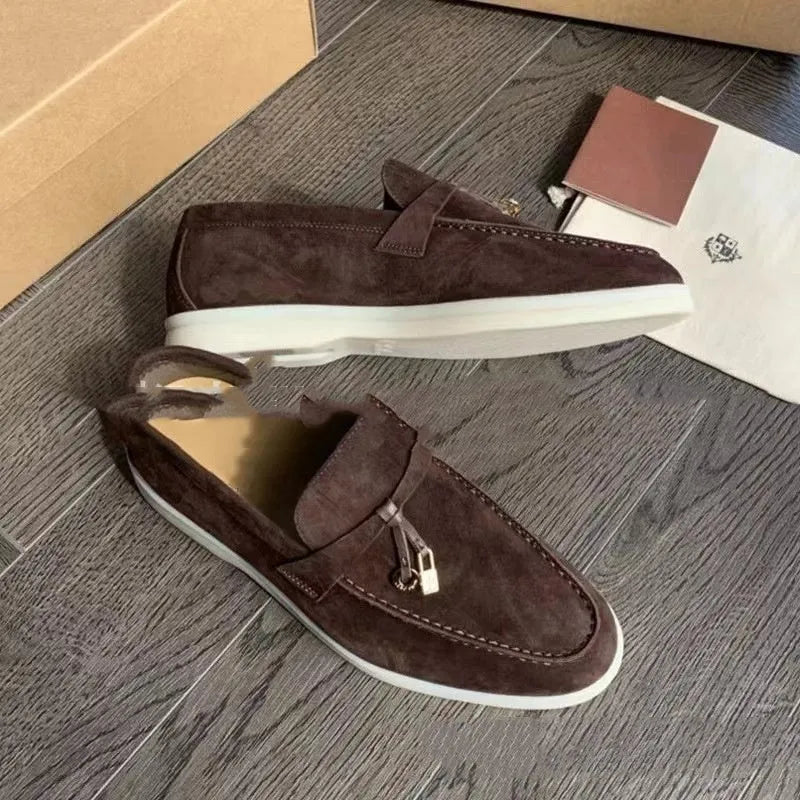 High-top slip-on loafers in various colours with round toe and rubber sole.