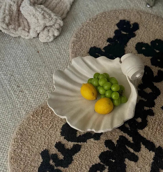 White resin simulation shell fruit plate ornament with light luxury styling