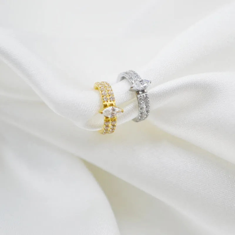 Close-up of a heart-shaped zircon diamond look earring in titanium steel, showing silver or gold colour on a 1.2x8mm setting.