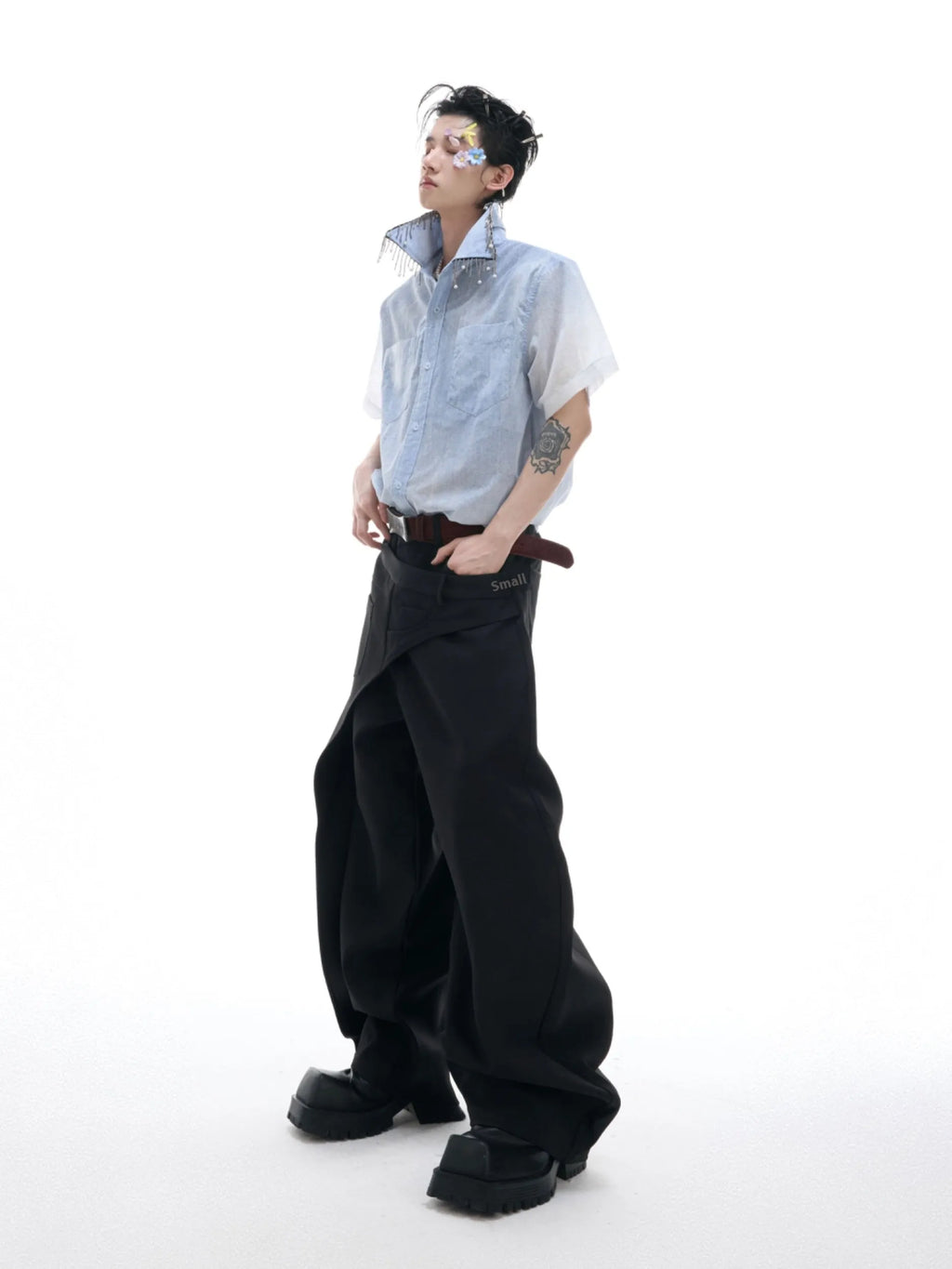 Blue half-sleeve loose fit shirt for summer leisure wear