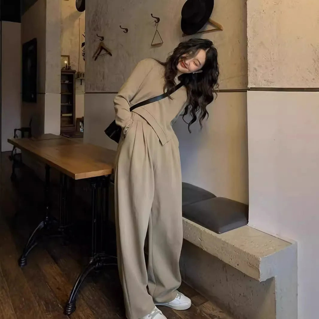 Women's khaki casual sports suit, loose-fitting two-piece set with long sleeves.