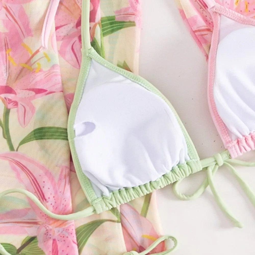 Women's printed bikini swimsuit in quick-drying fabric on a mannequin.