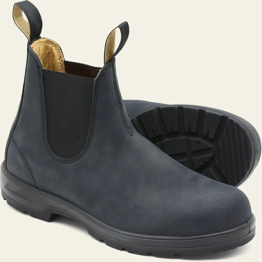Vintage Chelsea boots in black with round toe and low horseshoe heel