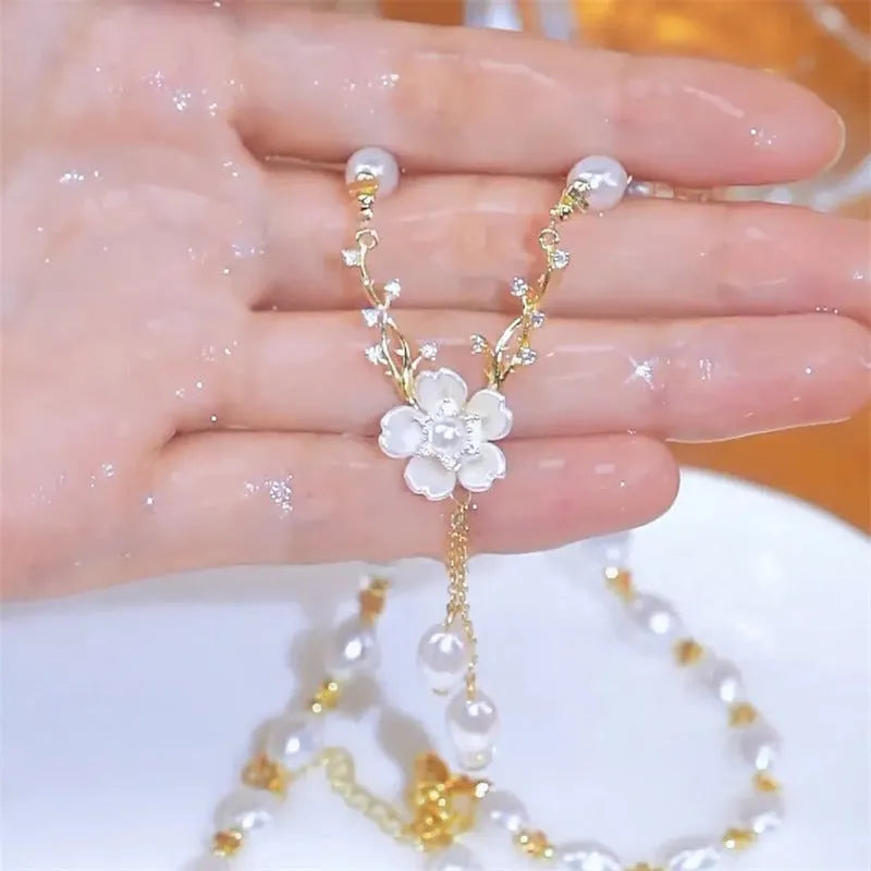 Pearl flower coloured alloy necklace with rose and floral chain design for women's fashion and office wear